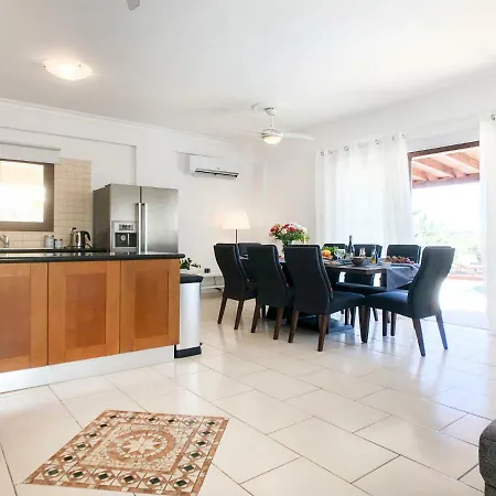 Seabreeze Villa Péjia