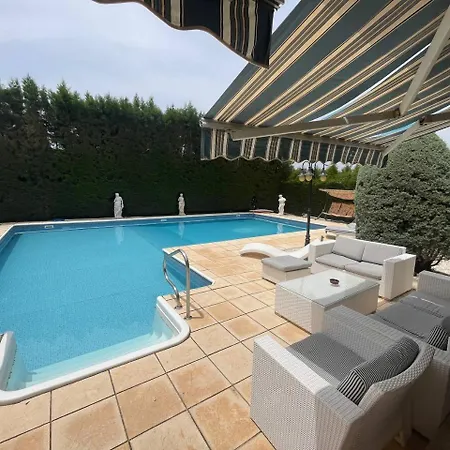 בית נופש Seabreeze Paphos